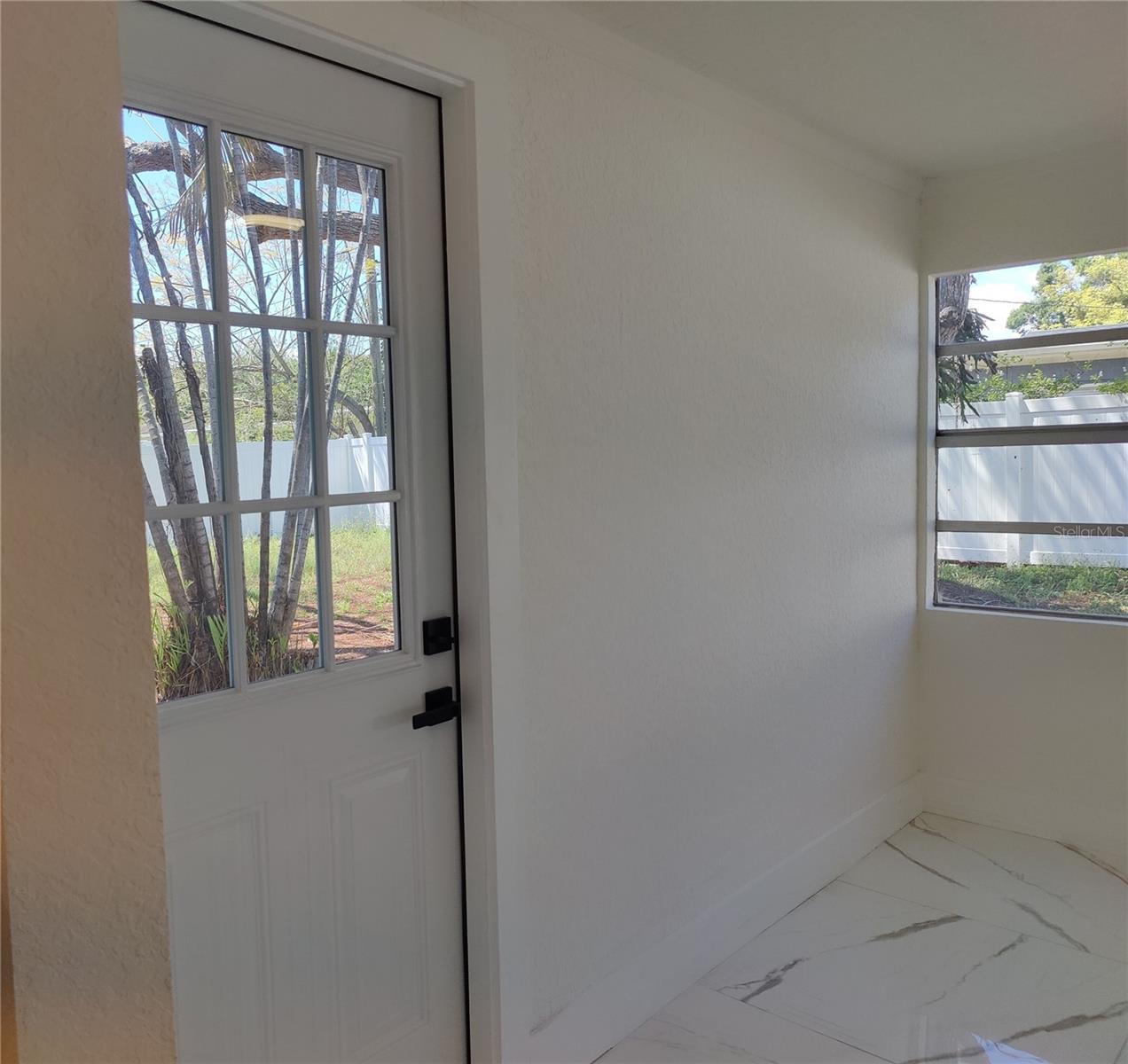 Image 21 of 39 For 7498 Orpine Drive N