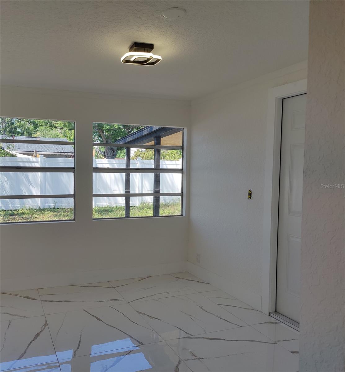 Image 22 of 39 For 7498 Orpine Drive N