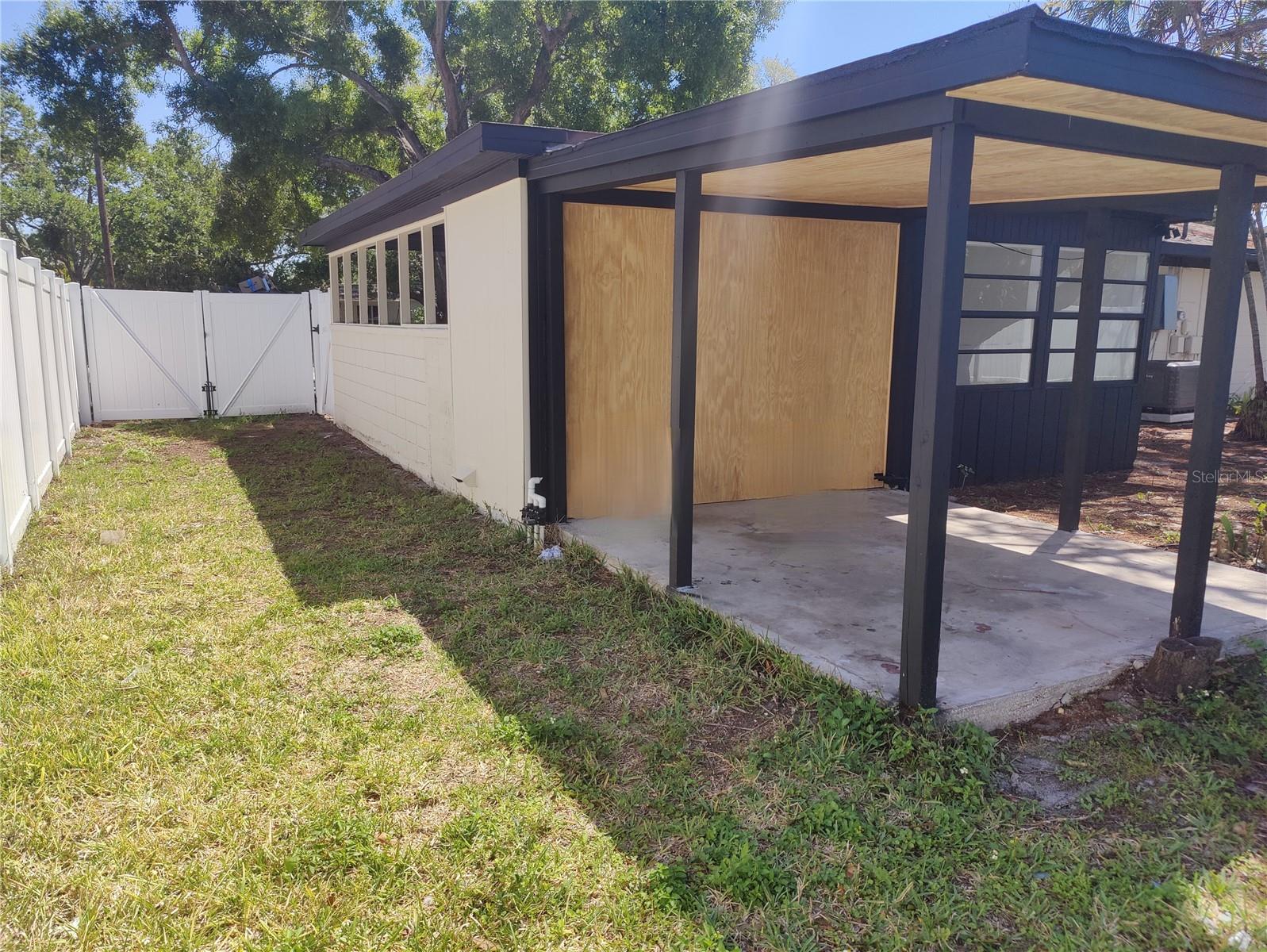 Image 24 of 39 For 7498 Orpine Drive N