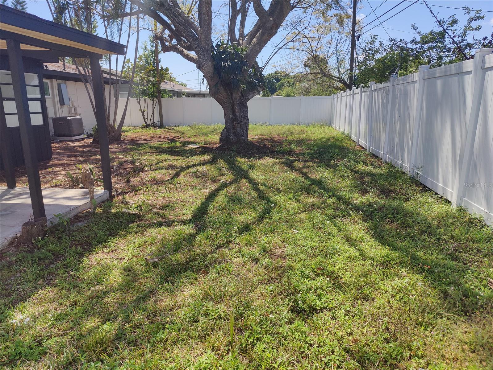 Image 25 of 39 For 7498 Orpine Drive N