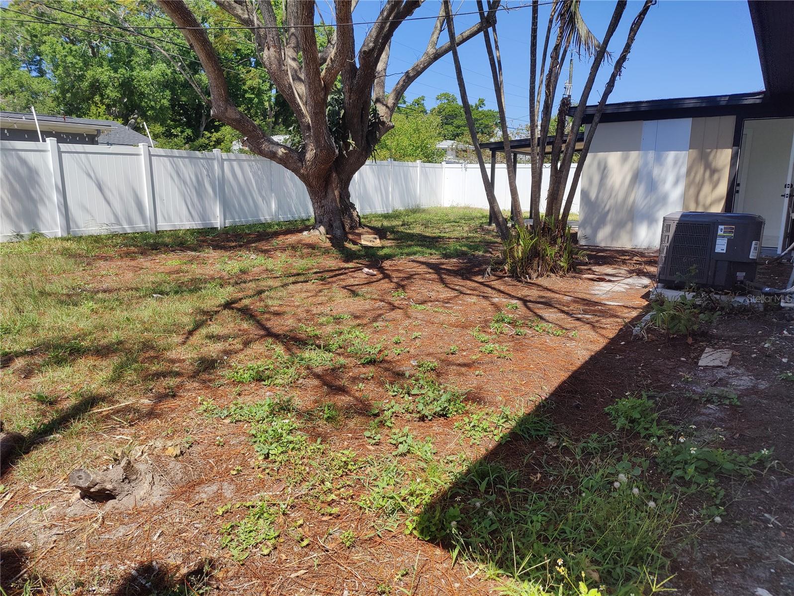 Image 26 of 39 For 7498 Orpine Drive N