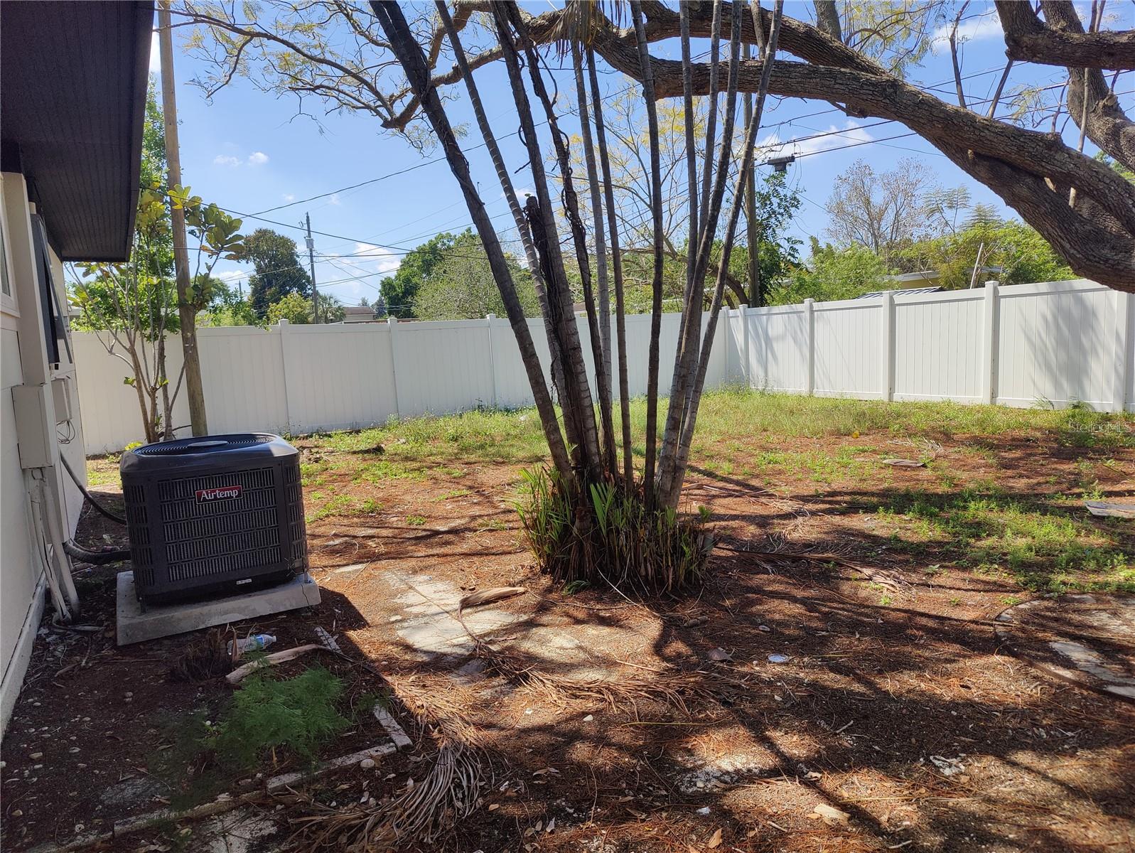 Image 29 of 39 For 7498 Orpine Drive N