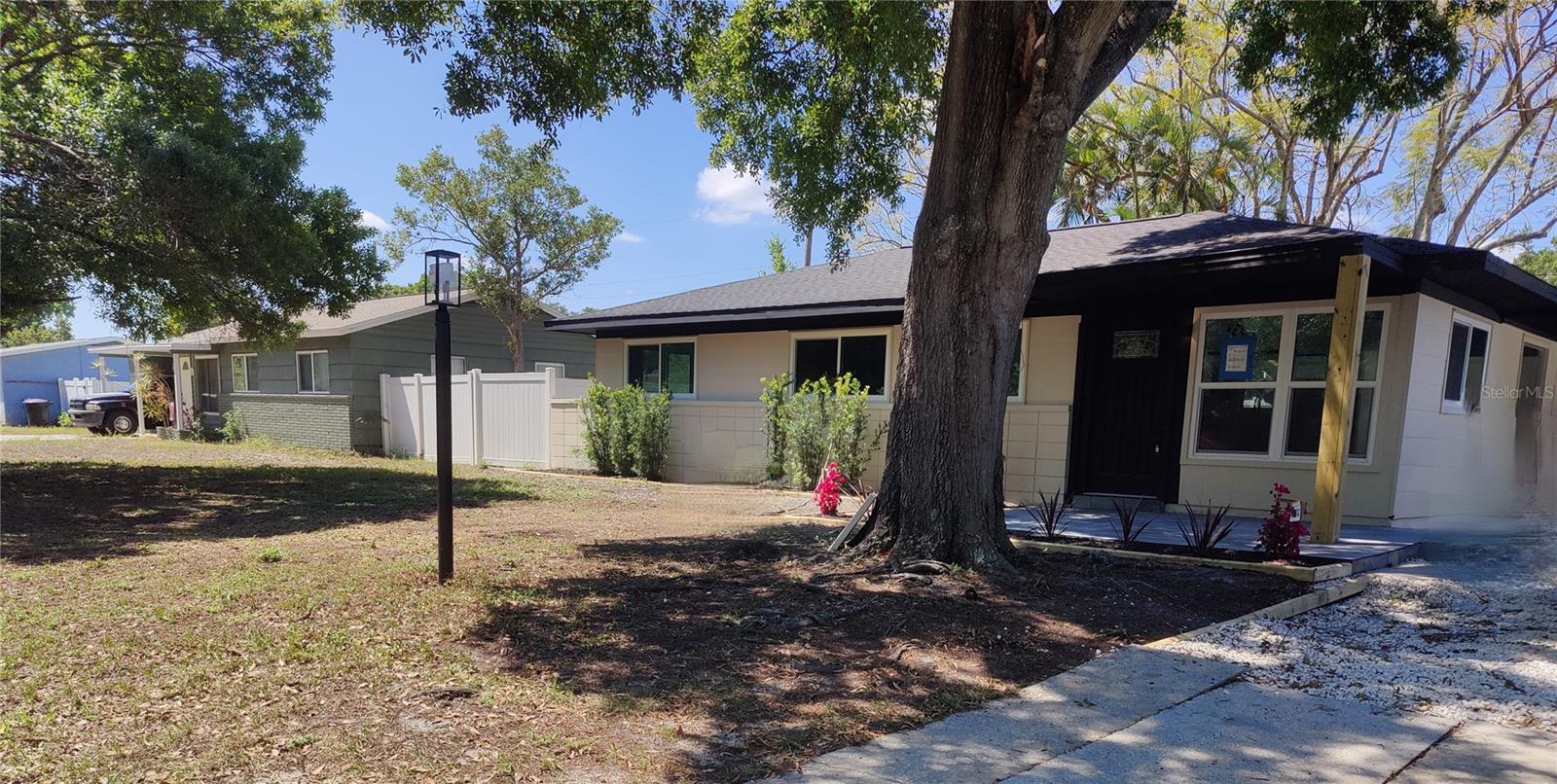 Image 31 of 39 For 7498 Orpine Drive N