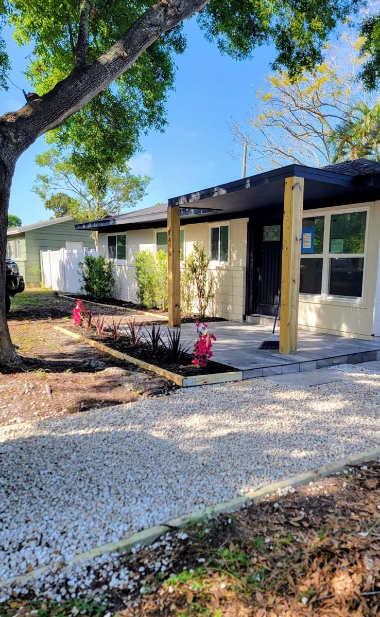 Image 34 of 39 For 7498 Orpine Drive N