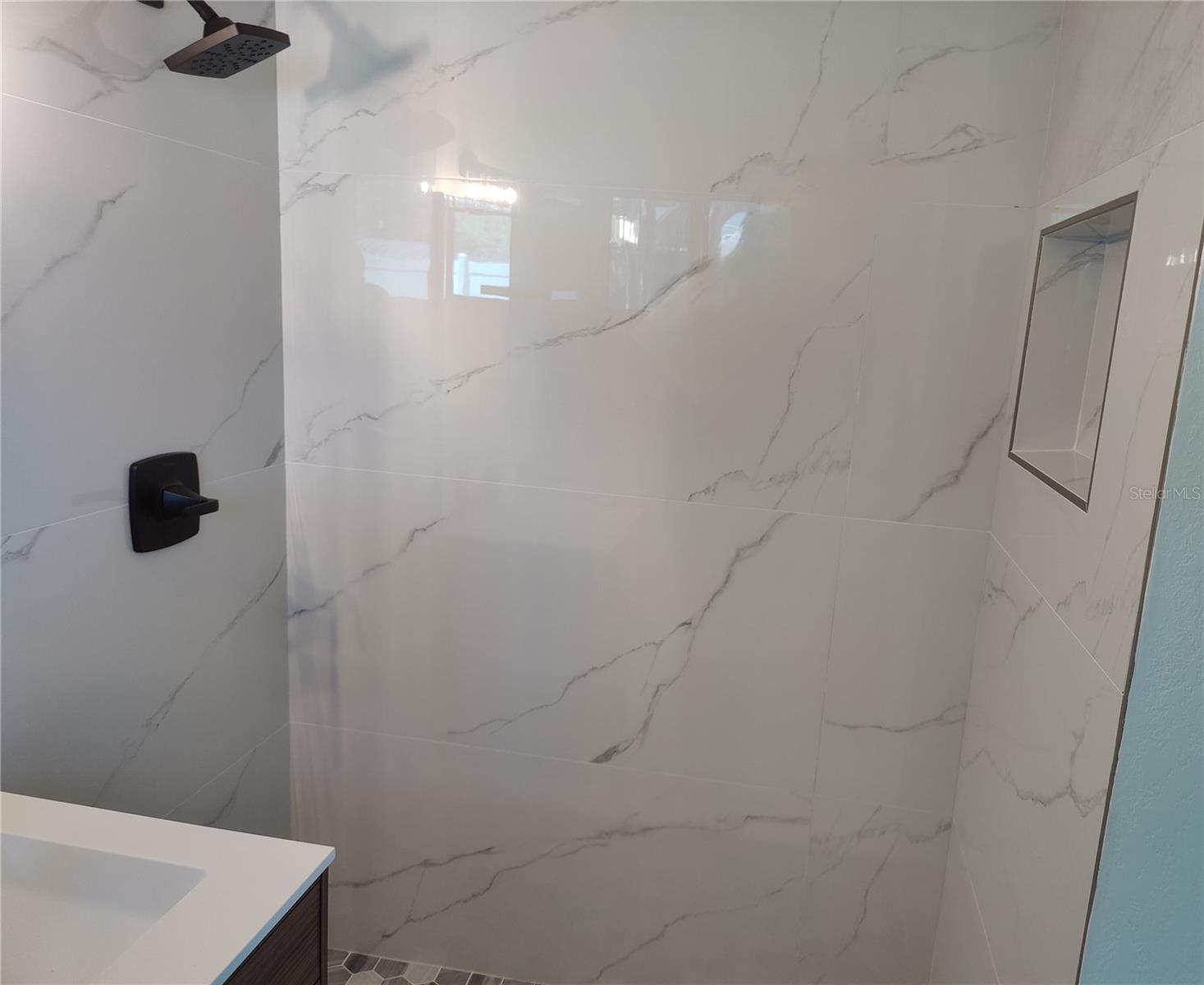 Image 8 of 39 For 7498 Orpine Drive N