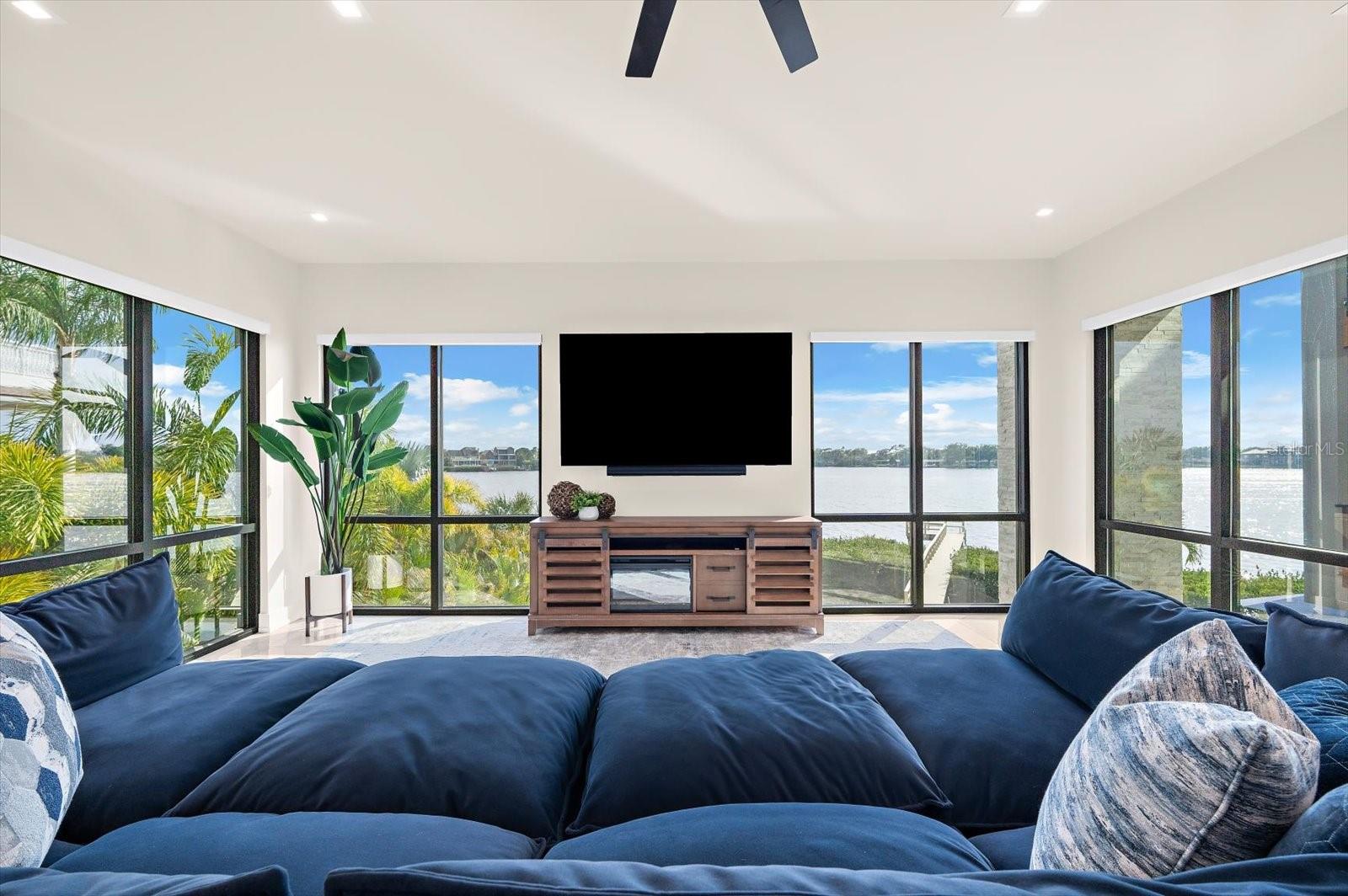 Image 24 of 87 For 402 Hillsborough Street