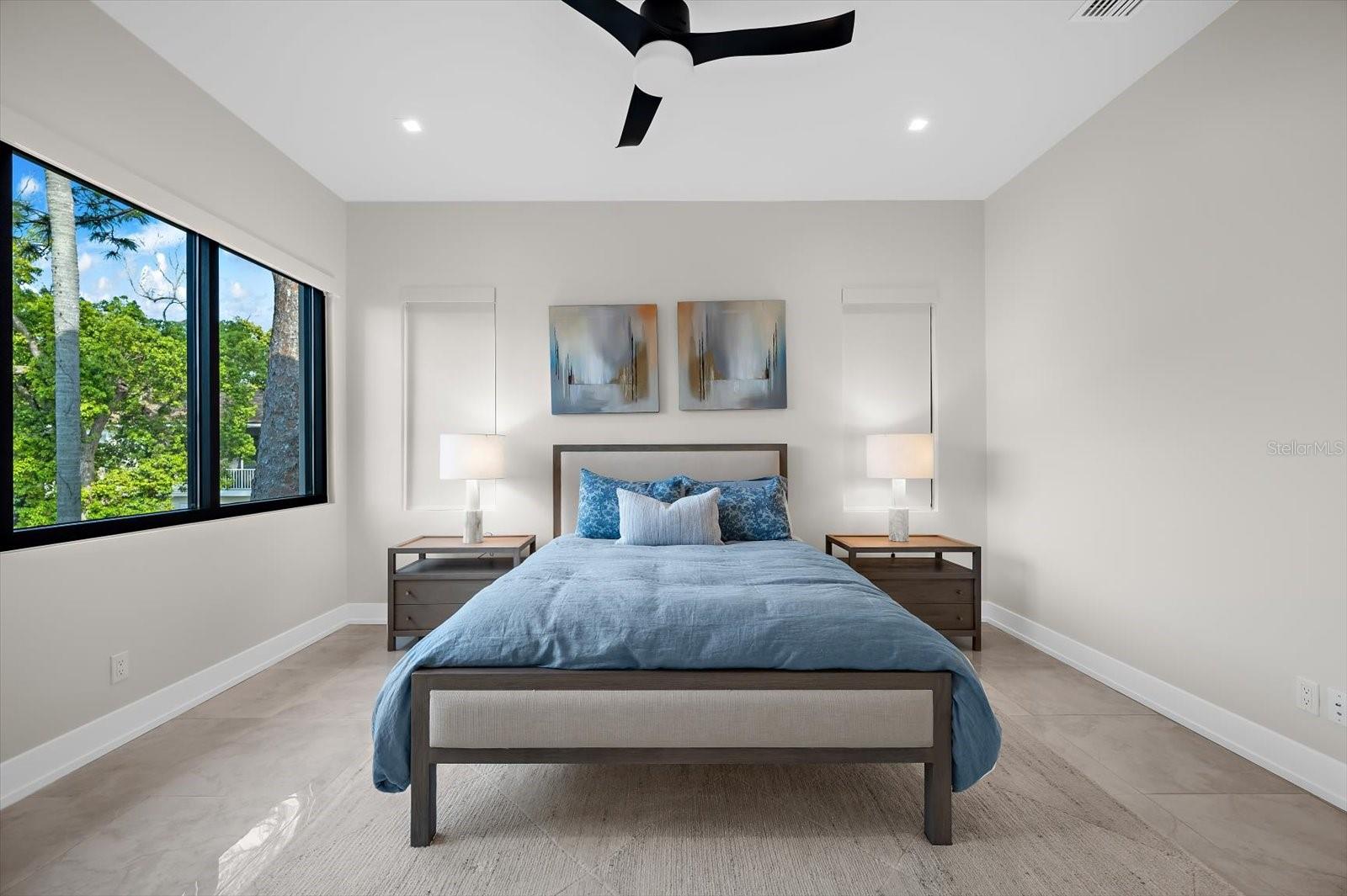 Image 27 of 87 For 402 Hillsborough Street