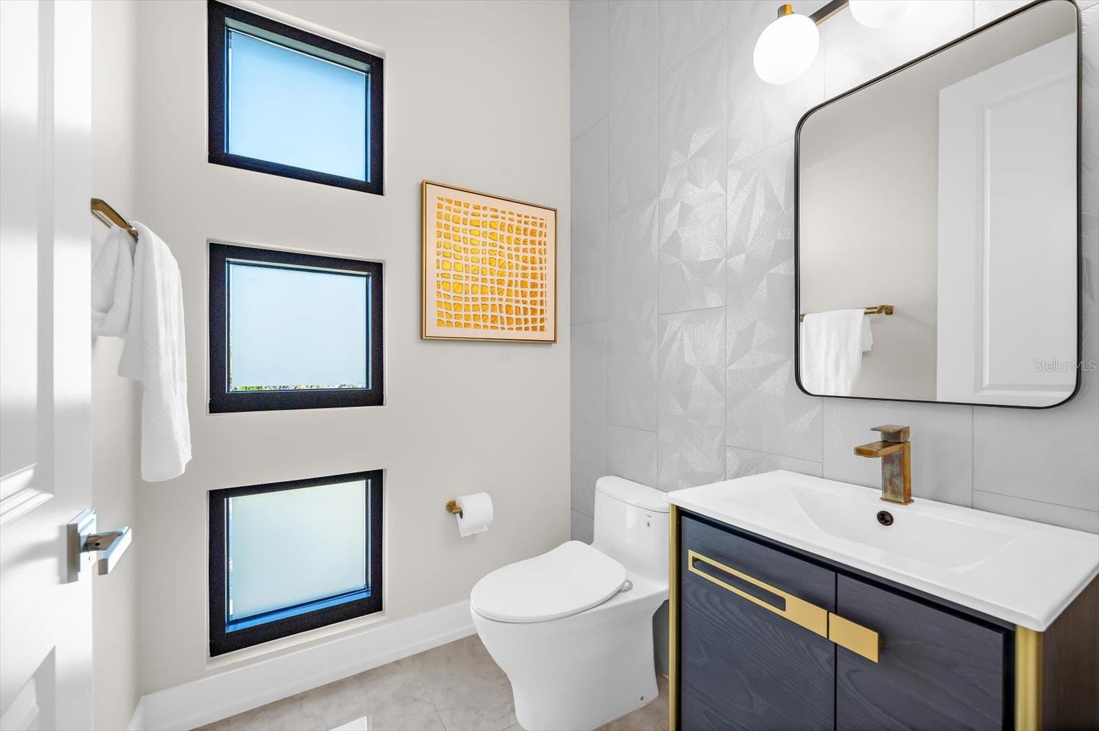 Image 32 of 87 For 402 Hillsborough Street