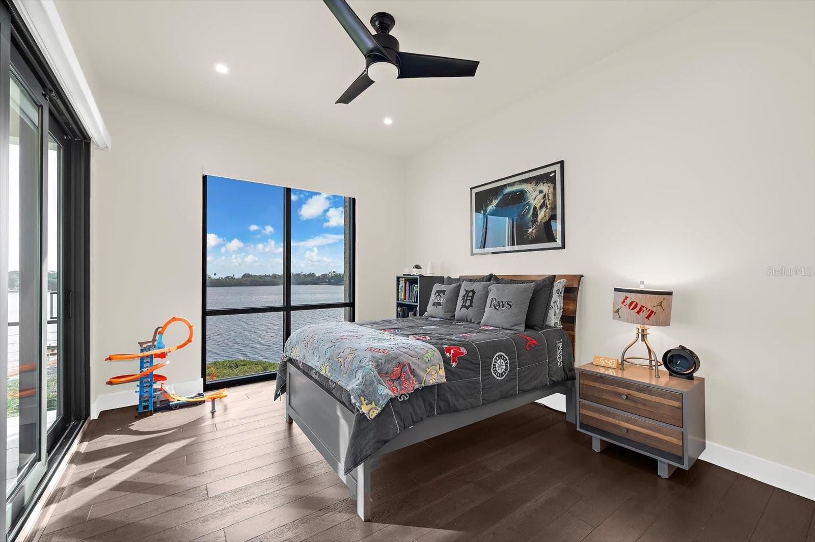 Image 49 of 87 For 402 Hillsborough Street