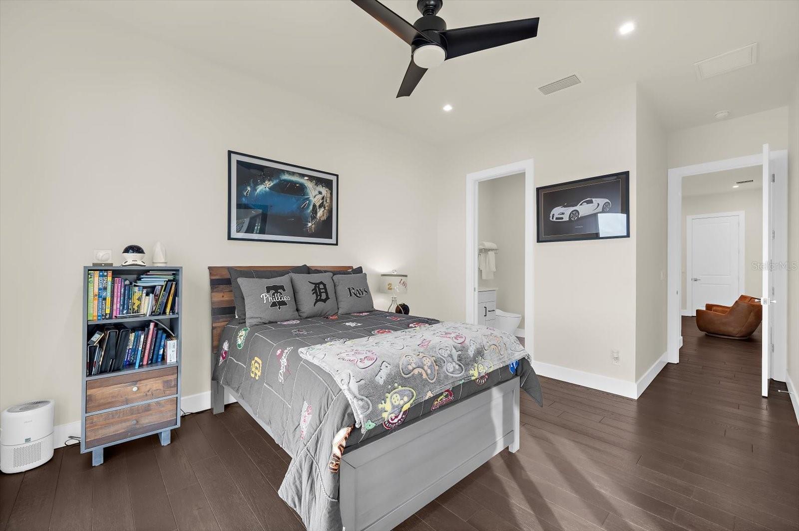 Image 52 of 87 For 402 Hillsborough Street