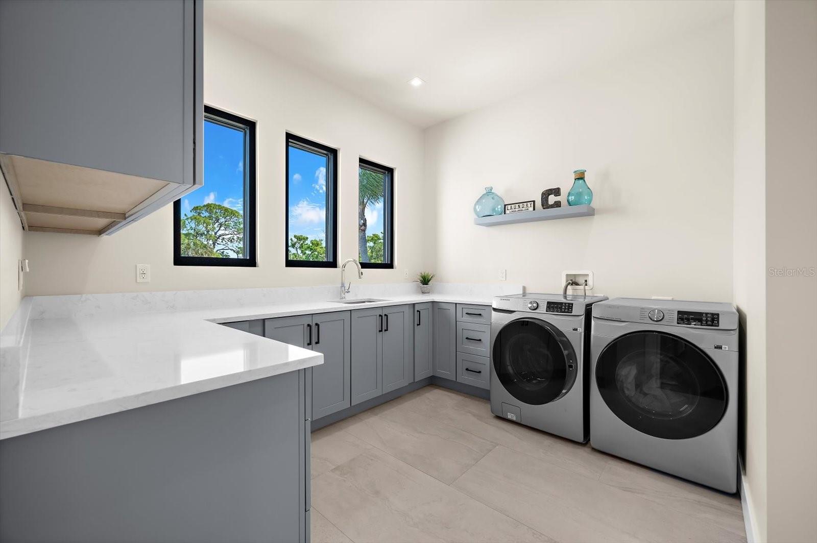 Image 54 of 87 For 402 Hillsborough Street