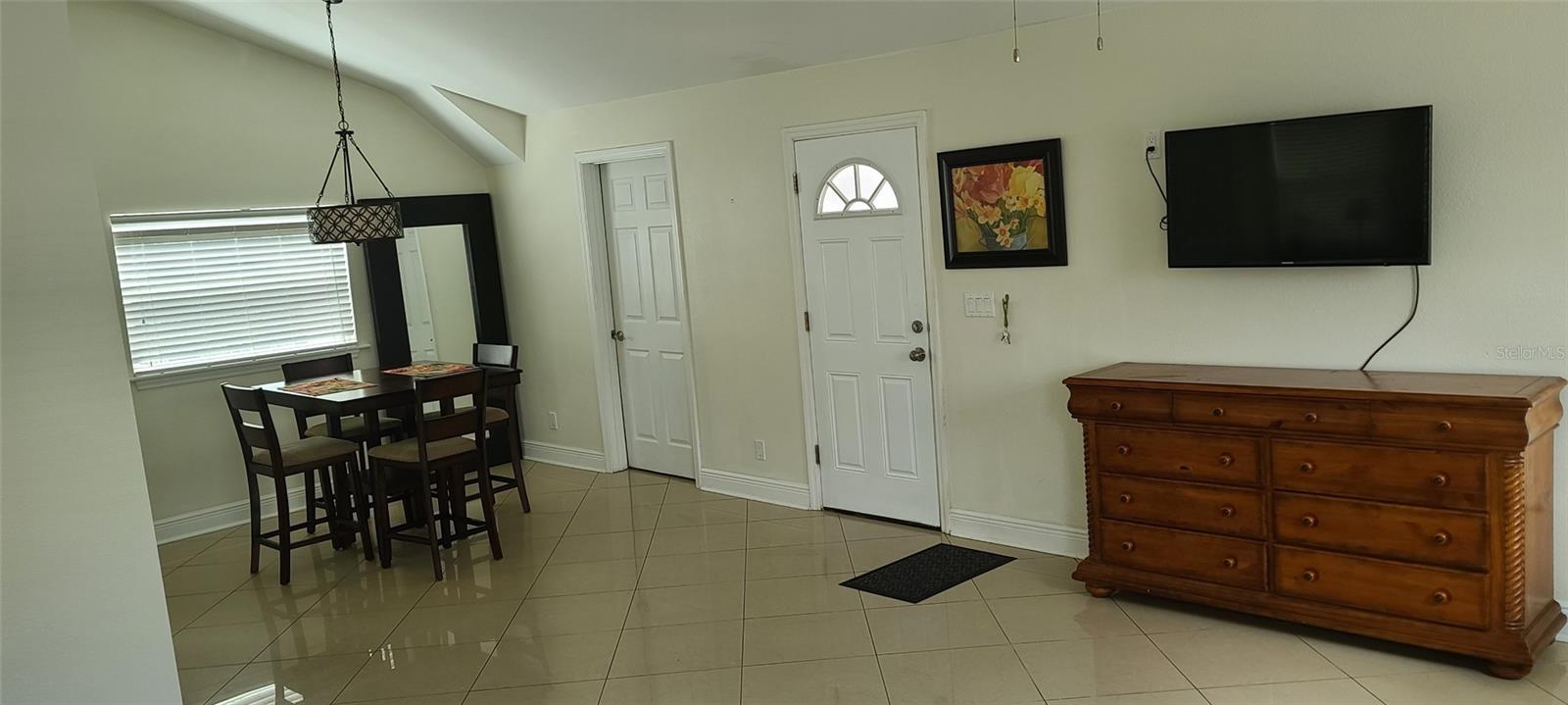 Image 5 of 6 For 807 Turner Street 5