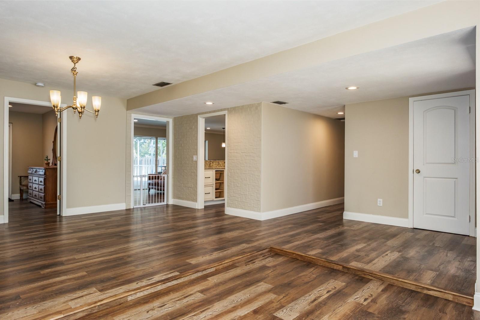 Image 18 of 87 For 75 Woodcutter Lane