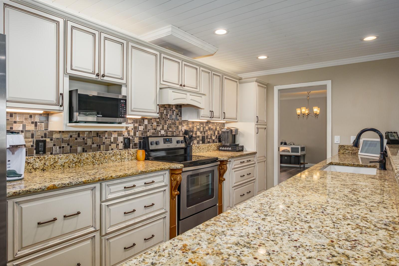 Image 28 of 87 For 75 Woodcutter Lane