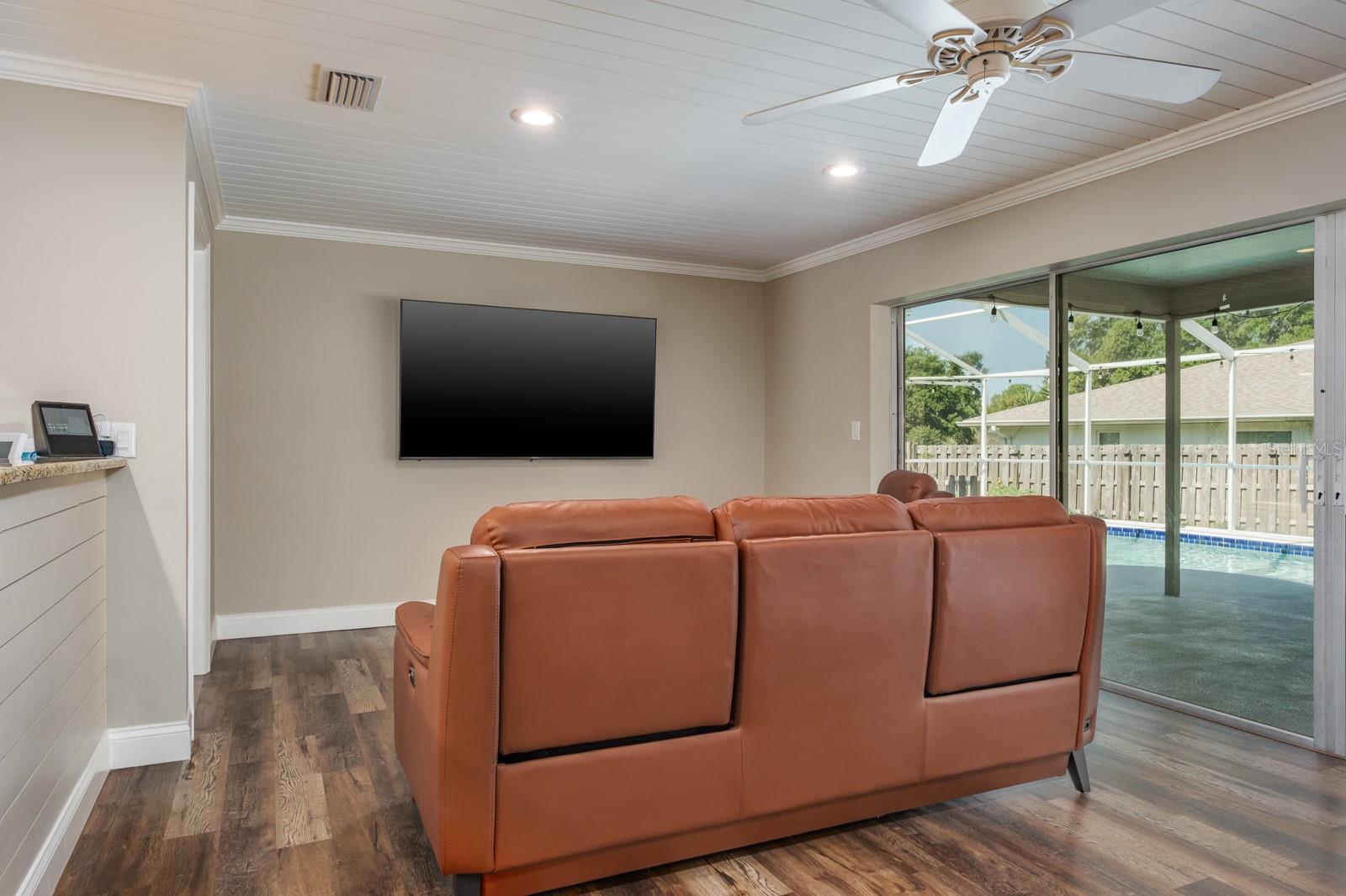 Image 37 of 87 For 75 Woodcutter Lane