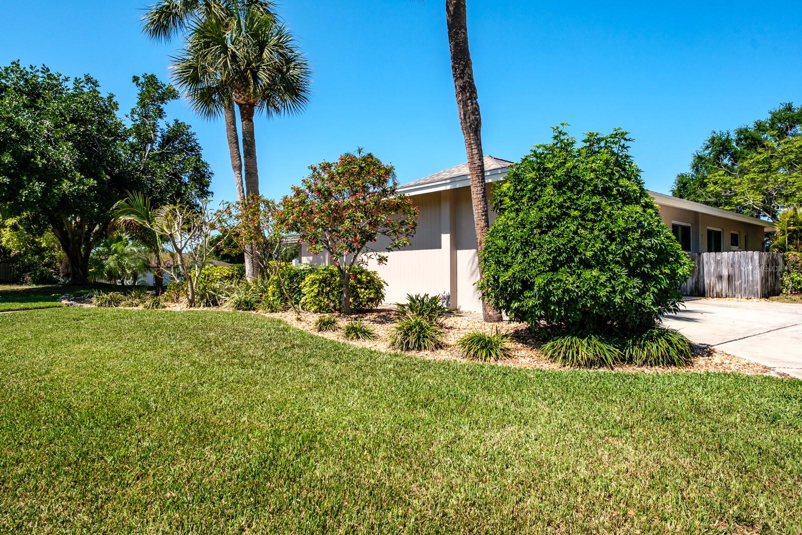 Image 4 of 87 For 75 Woodcutter Lane