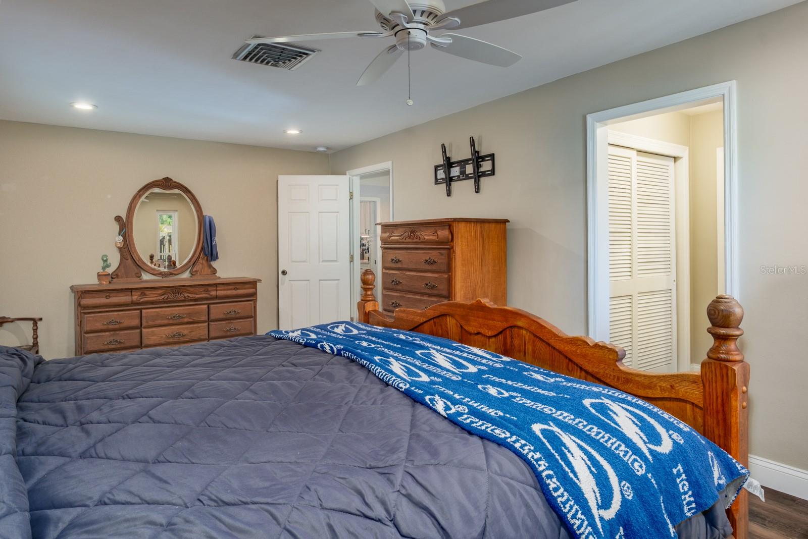 Image 42 of 87 For 75 Woodcutter Lane