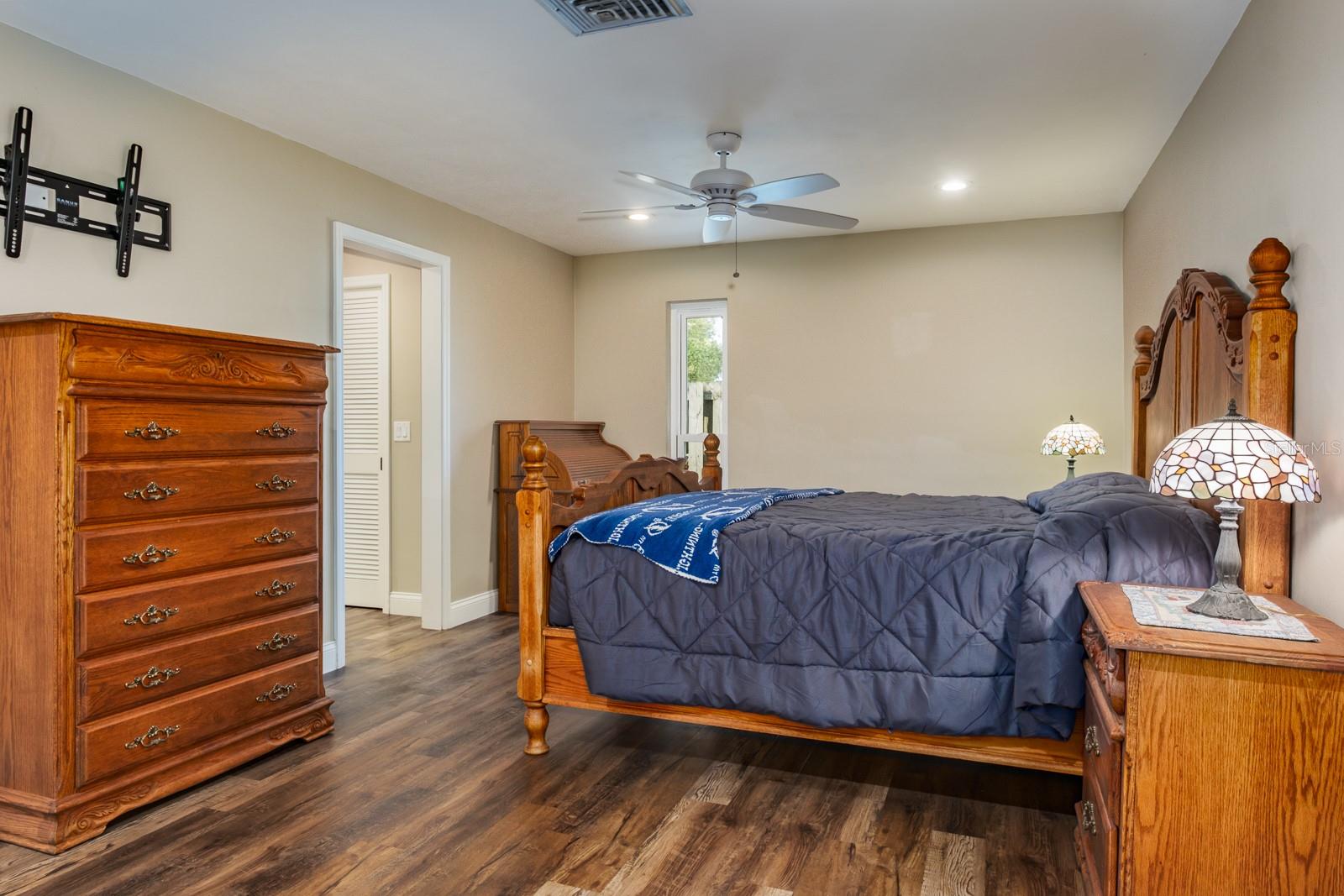 Image 43 of 87 For 75 Woodcutter Lane