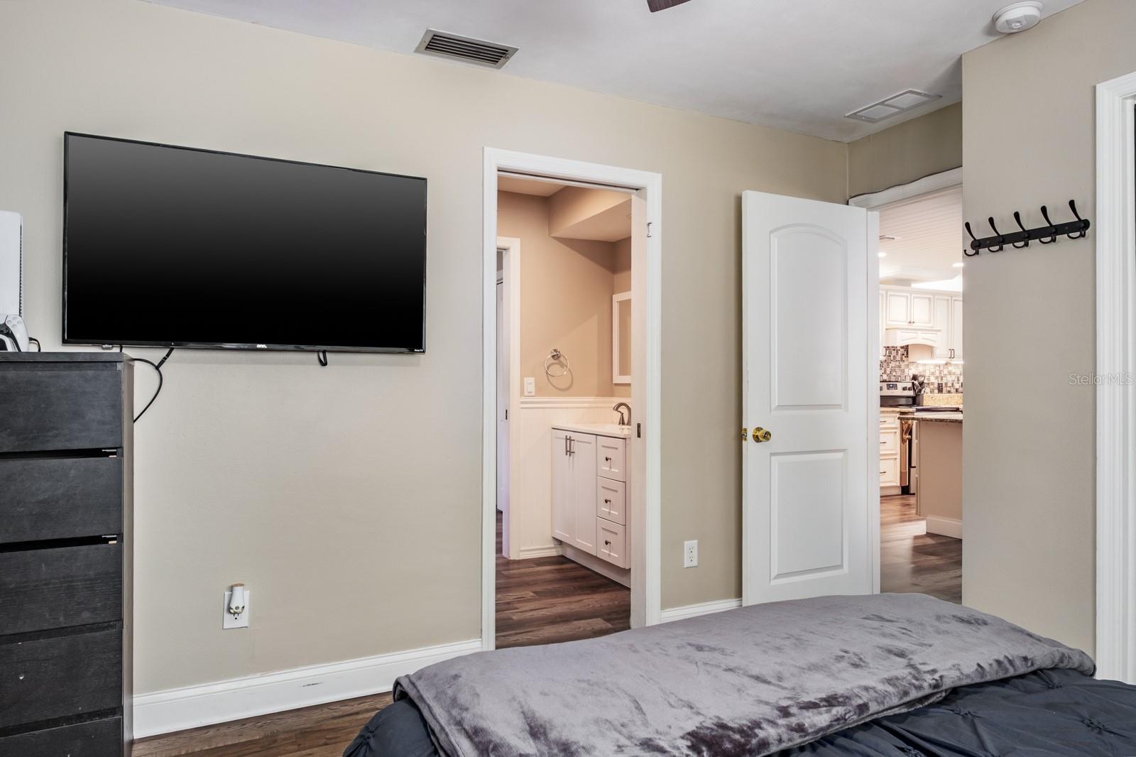 Image 49 of 87 For 75 Woodcutter Lane