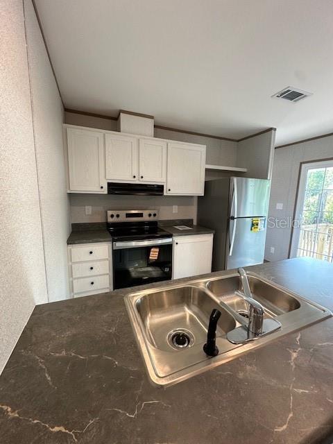 Listing photo id 22 for 16136 Chancas Street