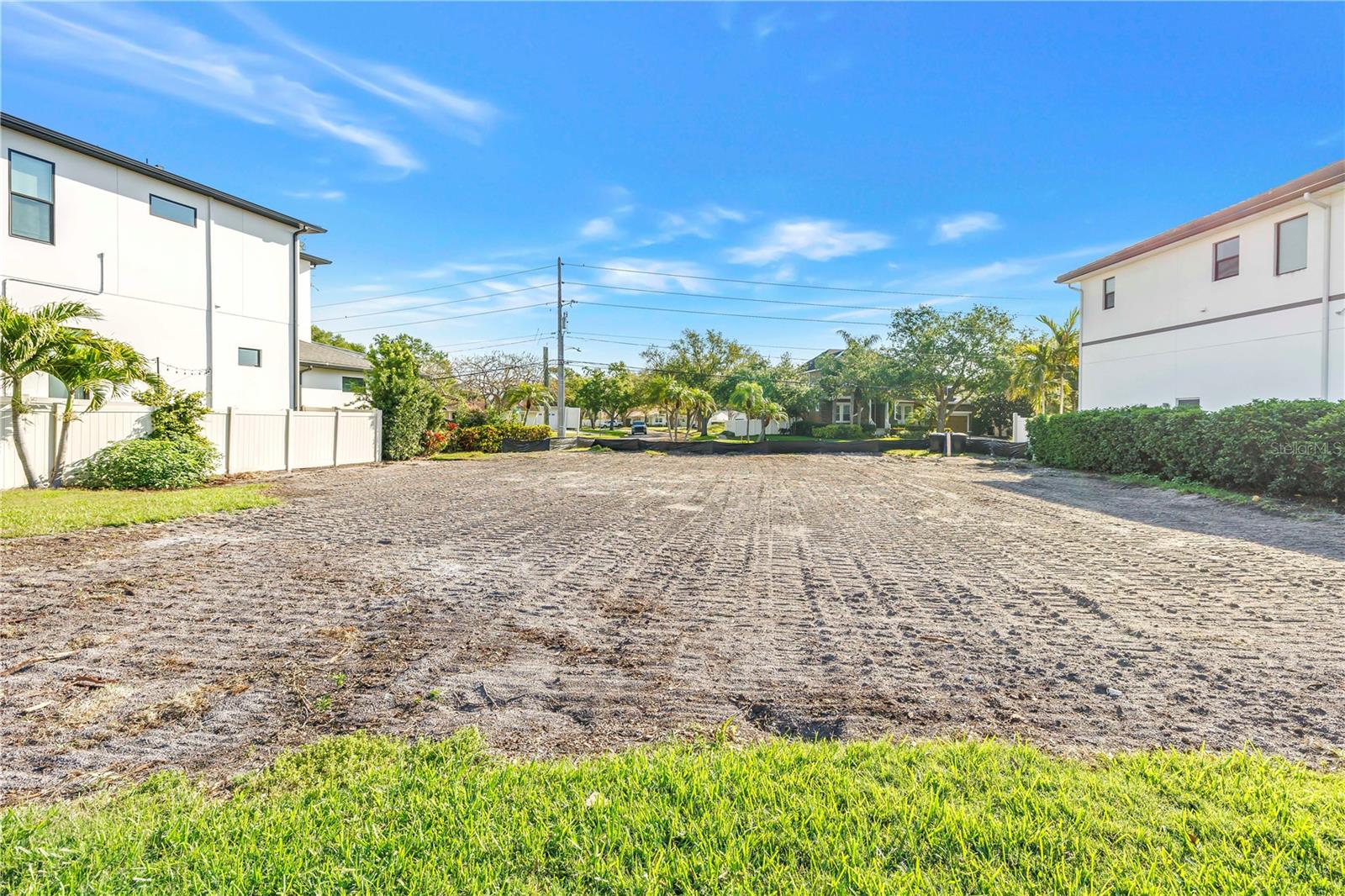 Image 5 of 12 For 750 Cordova Boulevard Ne