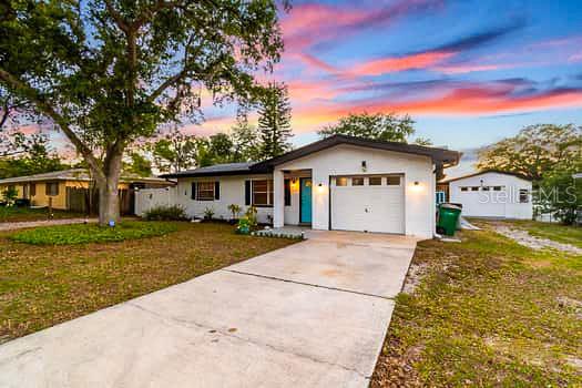 Image 2 of 70 For 2115 Philippe Parkway