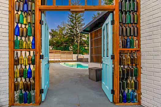 Image 4 of 70 For 2115 Philippe Parkway