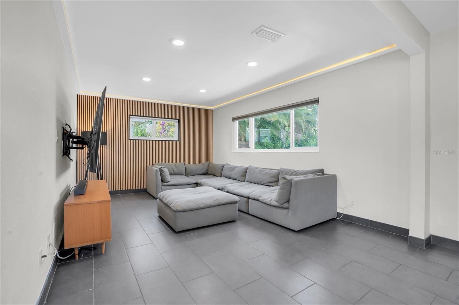 Image 15 of 40 For 5909 4th Avenue N