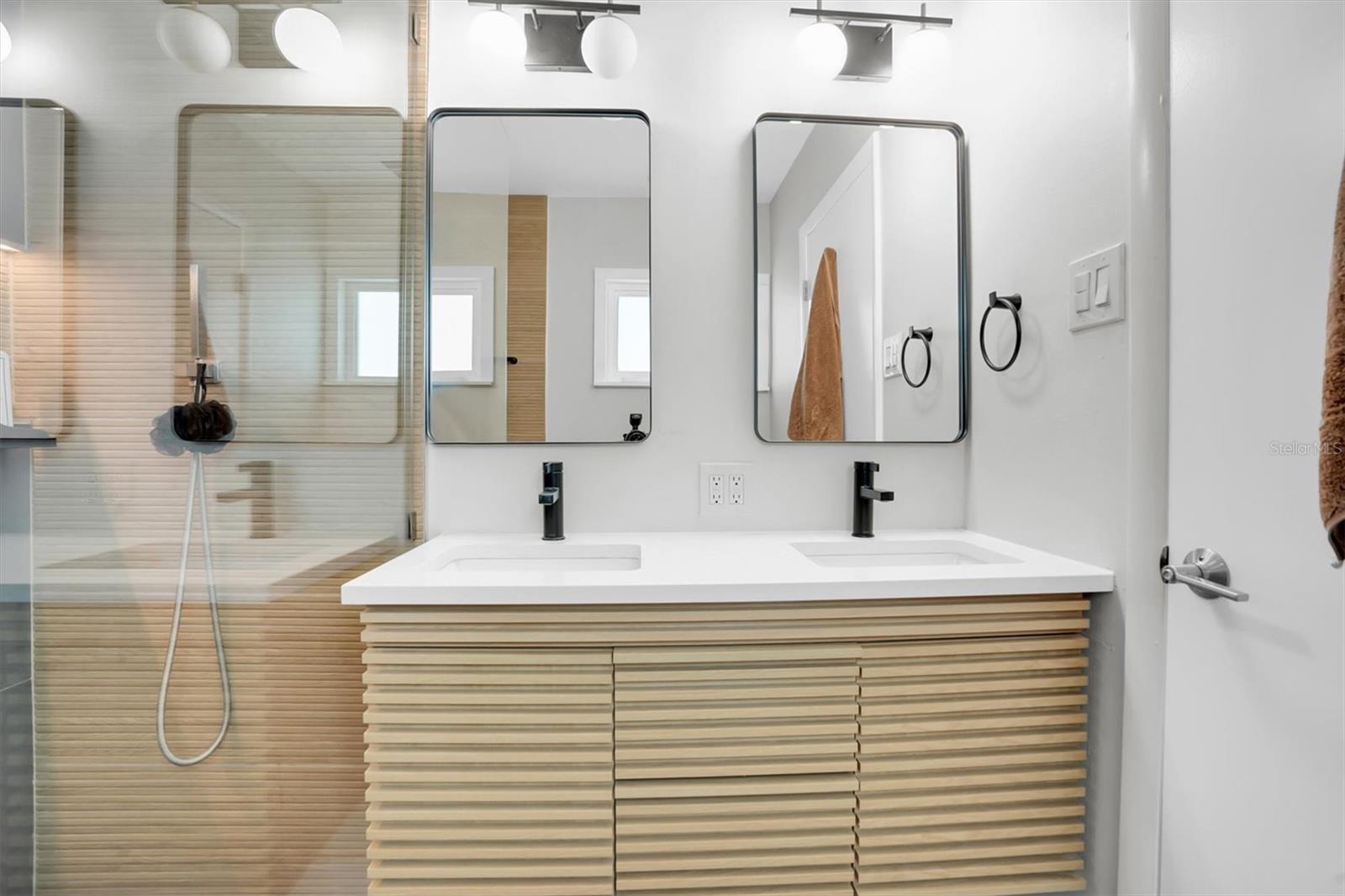 Image 21 of 40 For 5909 4th Avenue N