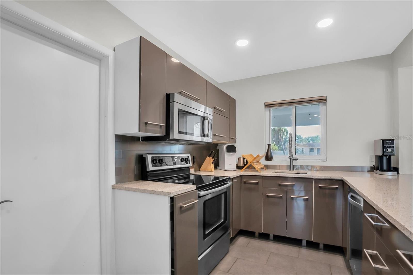 Image 9 of 40 For 5909 4th Avenue N