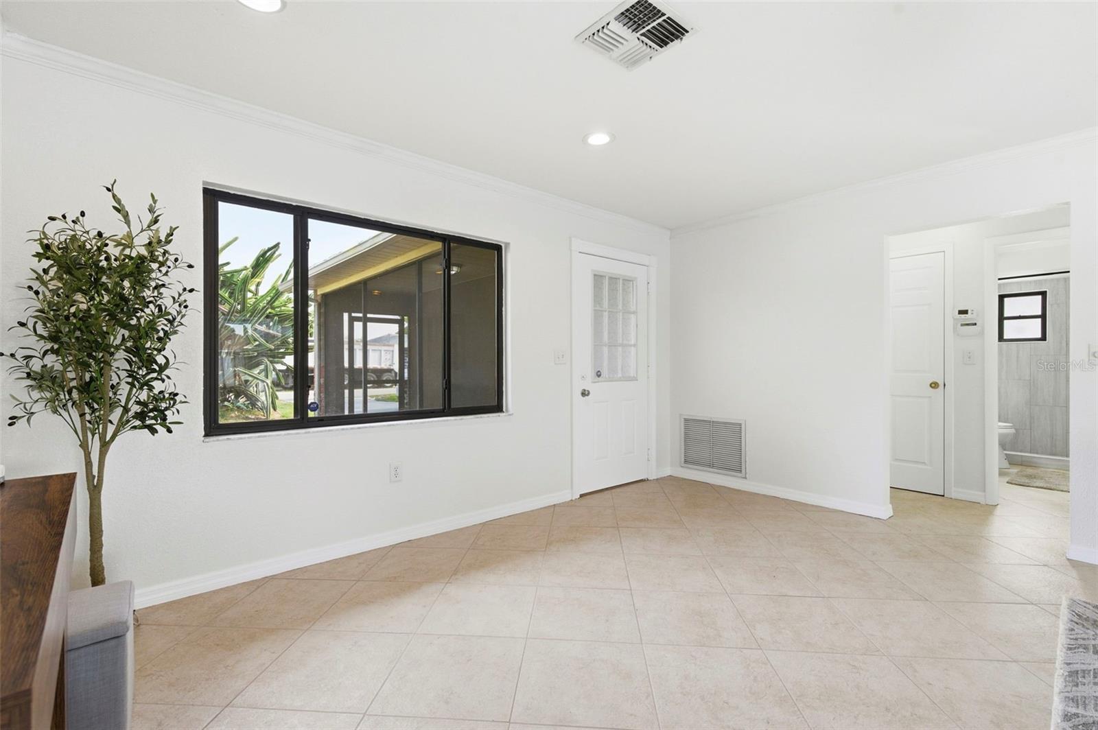 Image 6 of 54 For 4225 Dristol Avenue