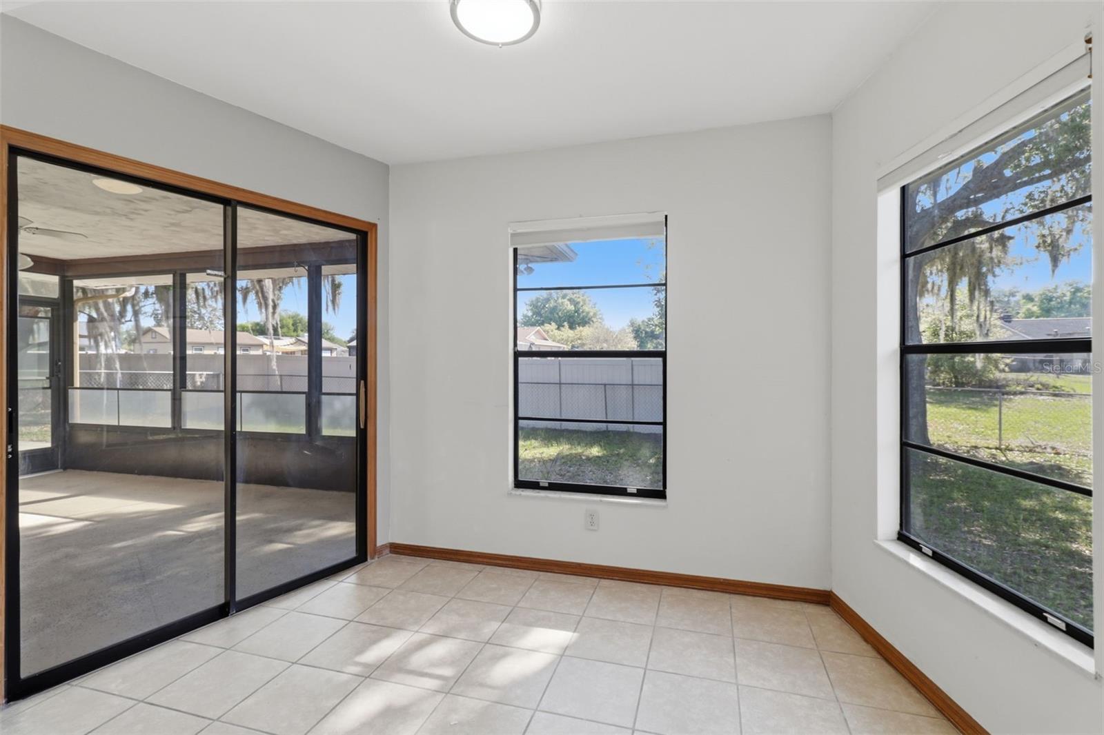 Image 14 of 25 For 12824 Lake Tree Lane