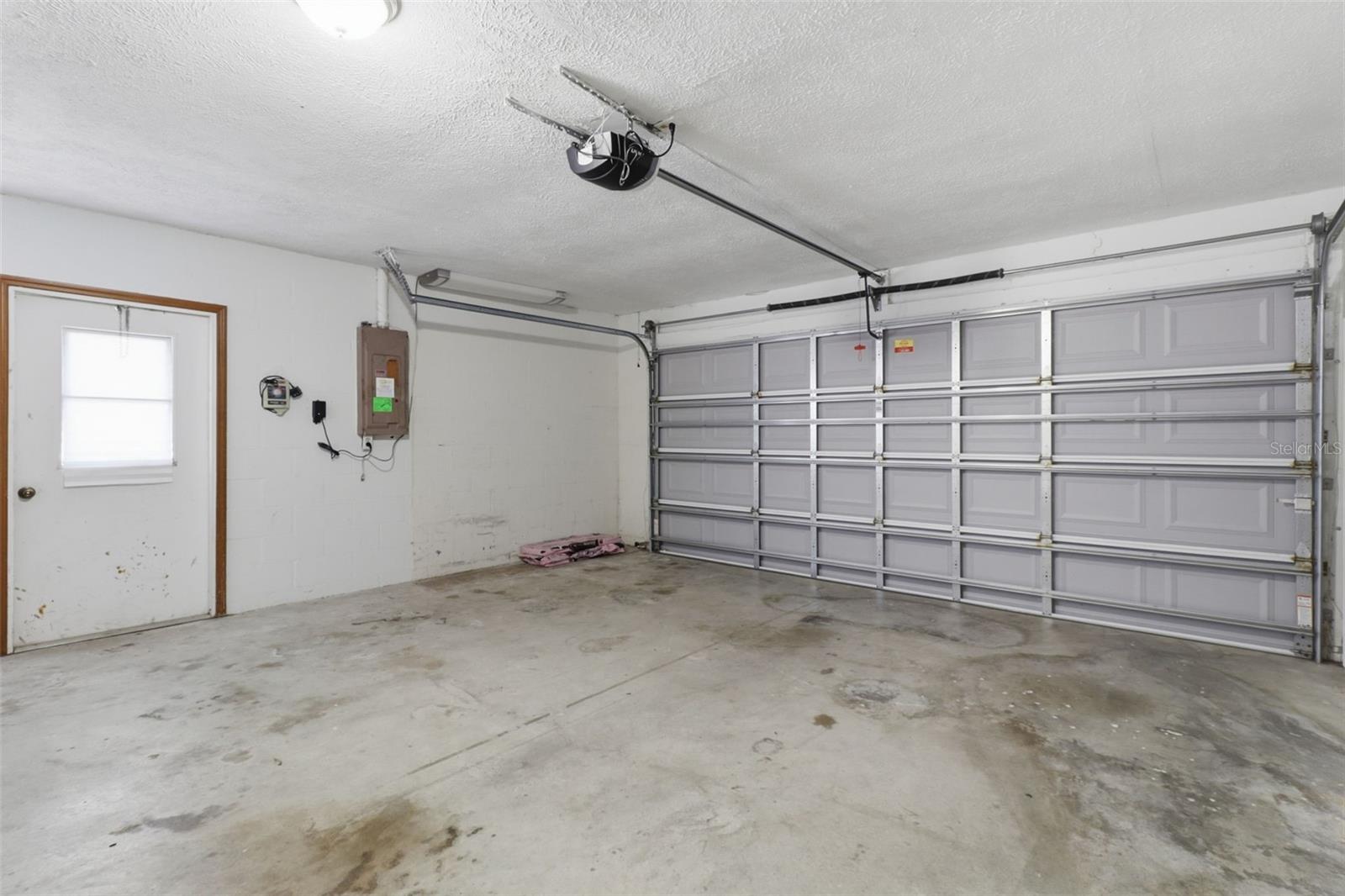 Image 16 of 25 For 12824 Lake Tree Lane