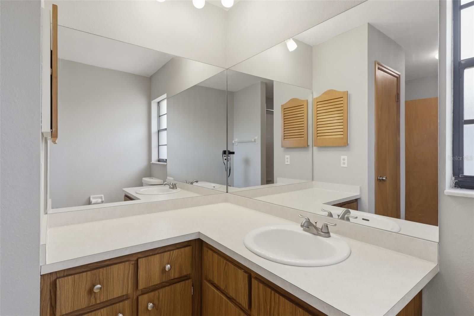 Image 18 of 25 For 12824 Lake Tree Lane