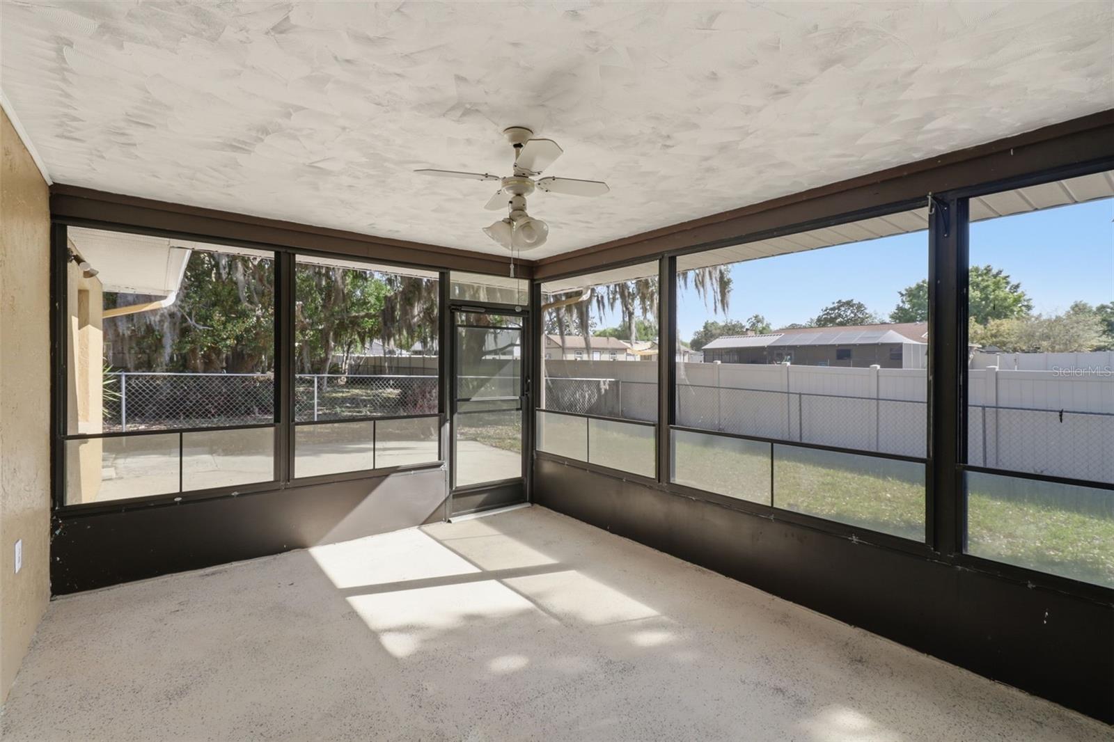 Image 21 of 25 For 12824 Lake Tree Lane