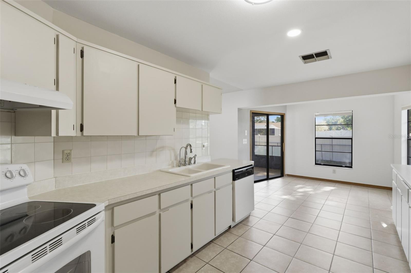 Image 9 of 25 For 12824 Lake Tree Lane