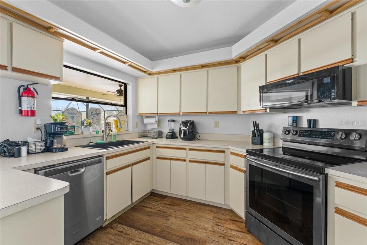 Image 10 of 42 For 905 Stratford Manor Drive