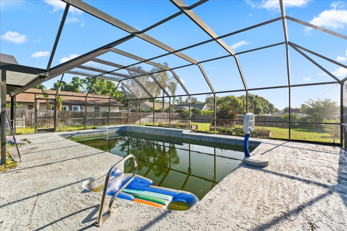 Image 17 of 42 For 905 Stratford Manor Drive