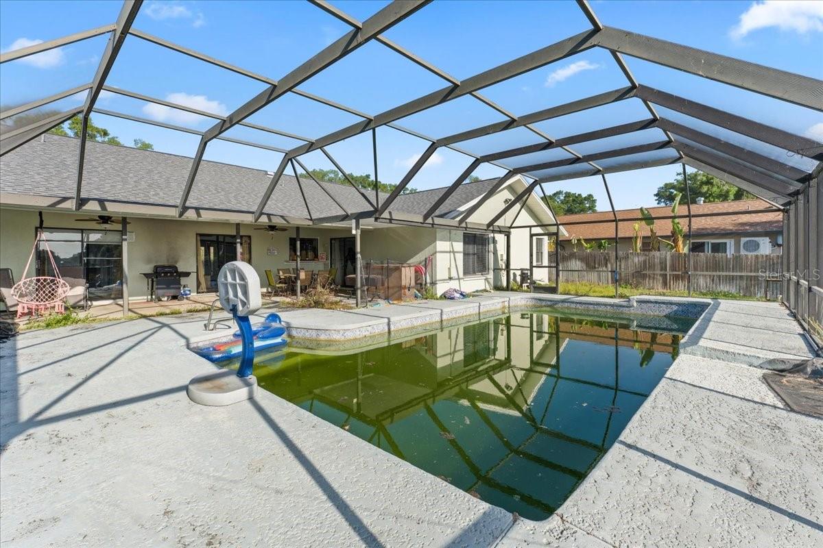 Image 18 of 42 For 905 Stratford Manor Drive