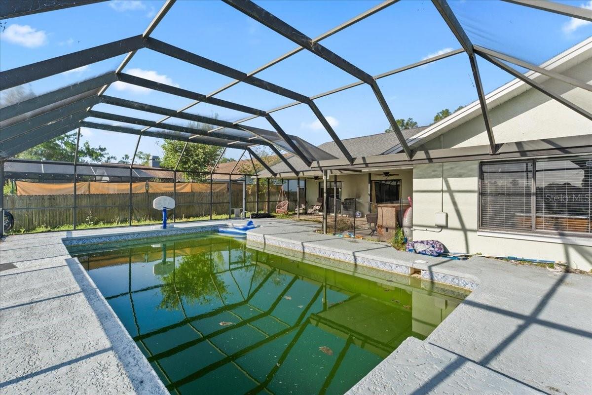 Image 19 of 42 For 905 Stratford Manor Drive