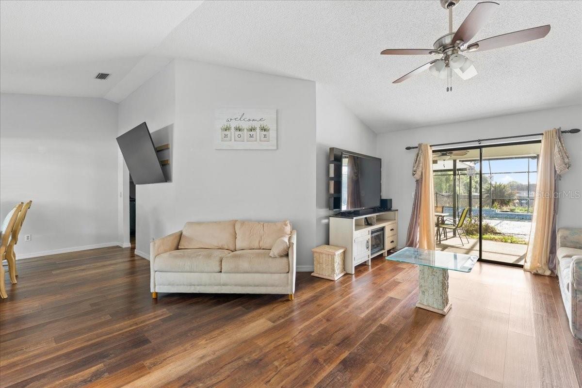 Image 2 of 42 For 905 Stratford Manor Drive