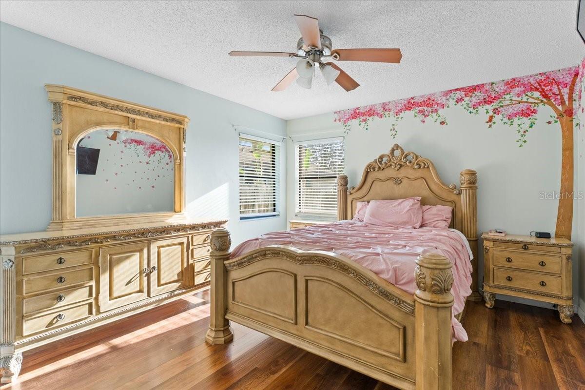 Image 24 of 42 For 905 Stratford Manor Drive