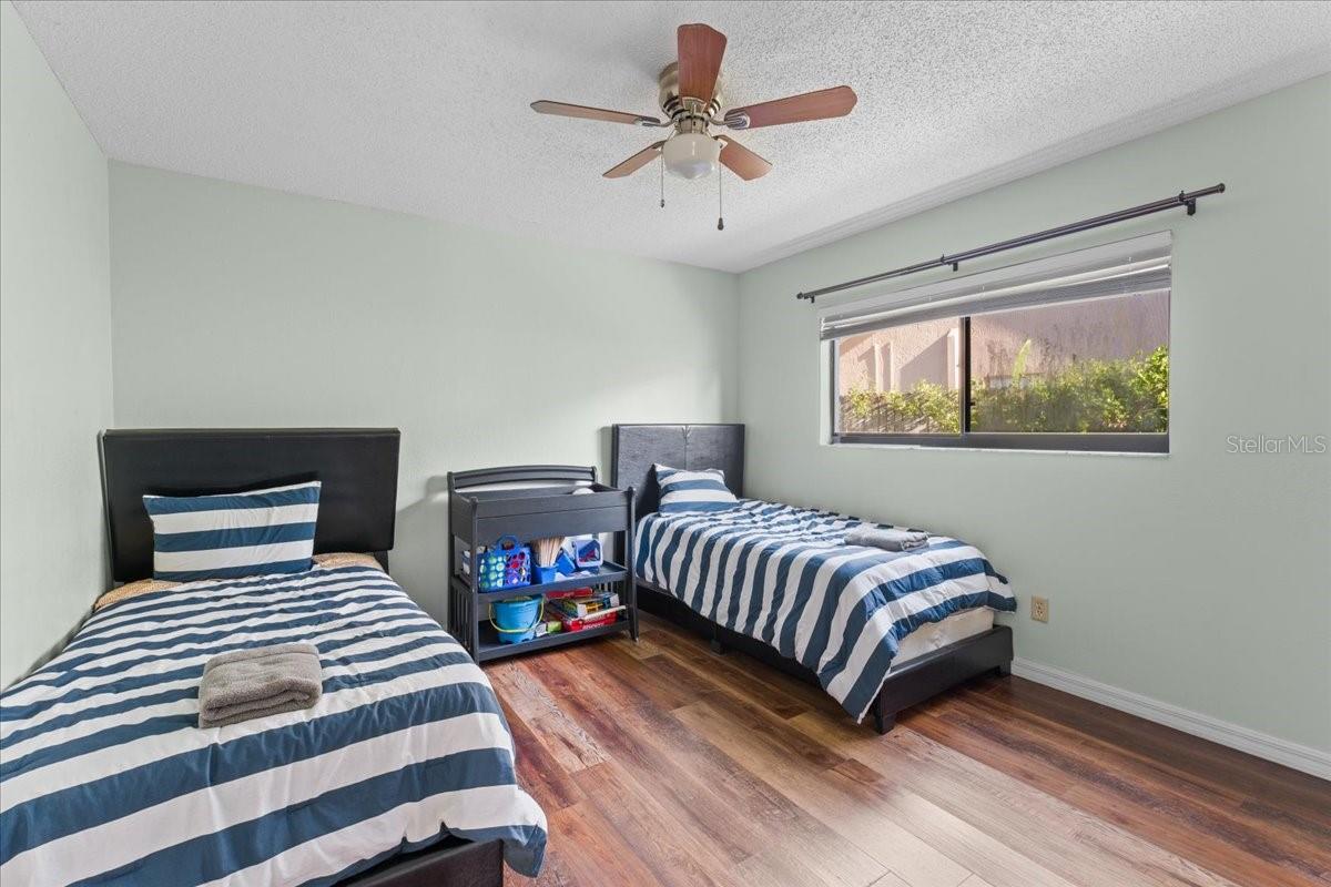 Image 27 of 42 For 905 Stratford Manor Drive