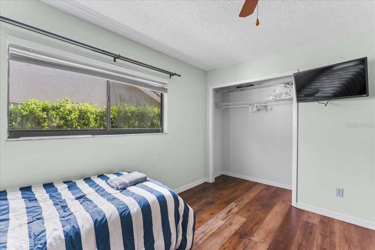 Image 28 of 42 For 905 Stratford Manor Drive