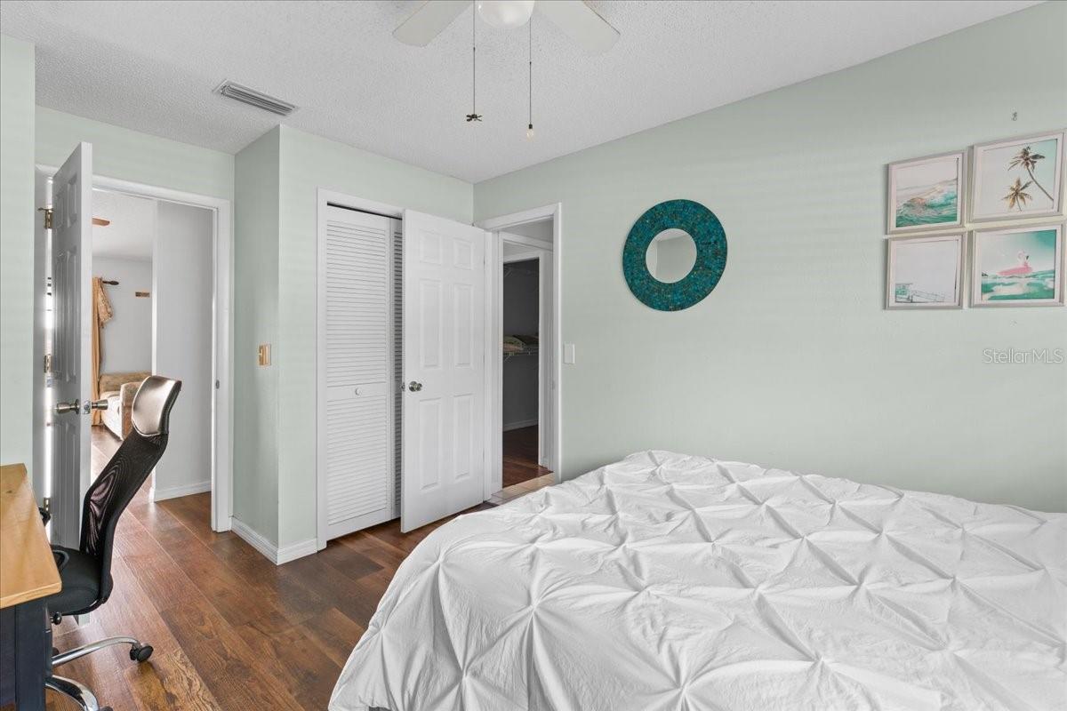 Image 31 of 42 For 905 Stratford Manor Drive