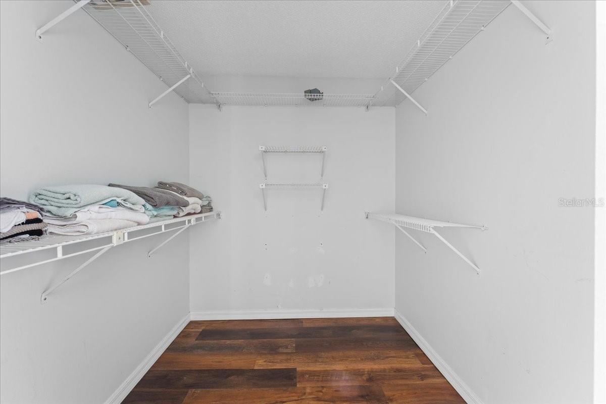 Image 35 of 42 For 905 Stratford Manor Drive