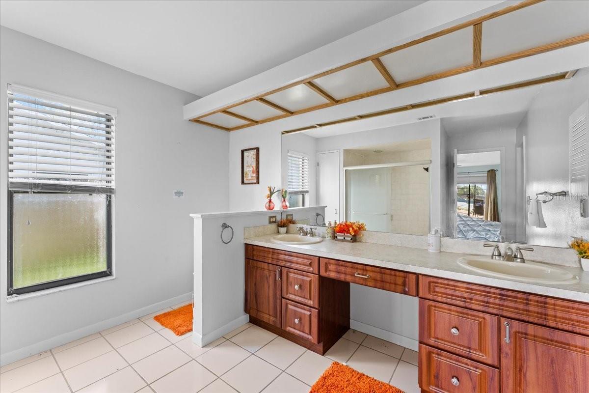 Image 36 of 42 For 905 Stratford Manor Drive