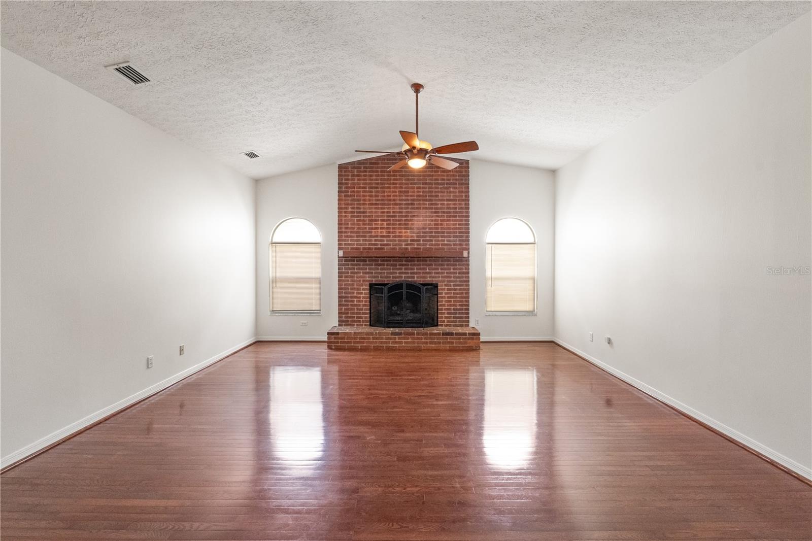 Image 9 of 36 For 931 Balsamina Drive