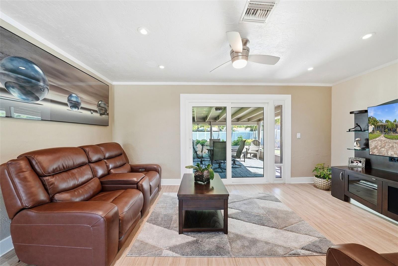 Image 11 of 42 For 471 42nd Avenue Ne