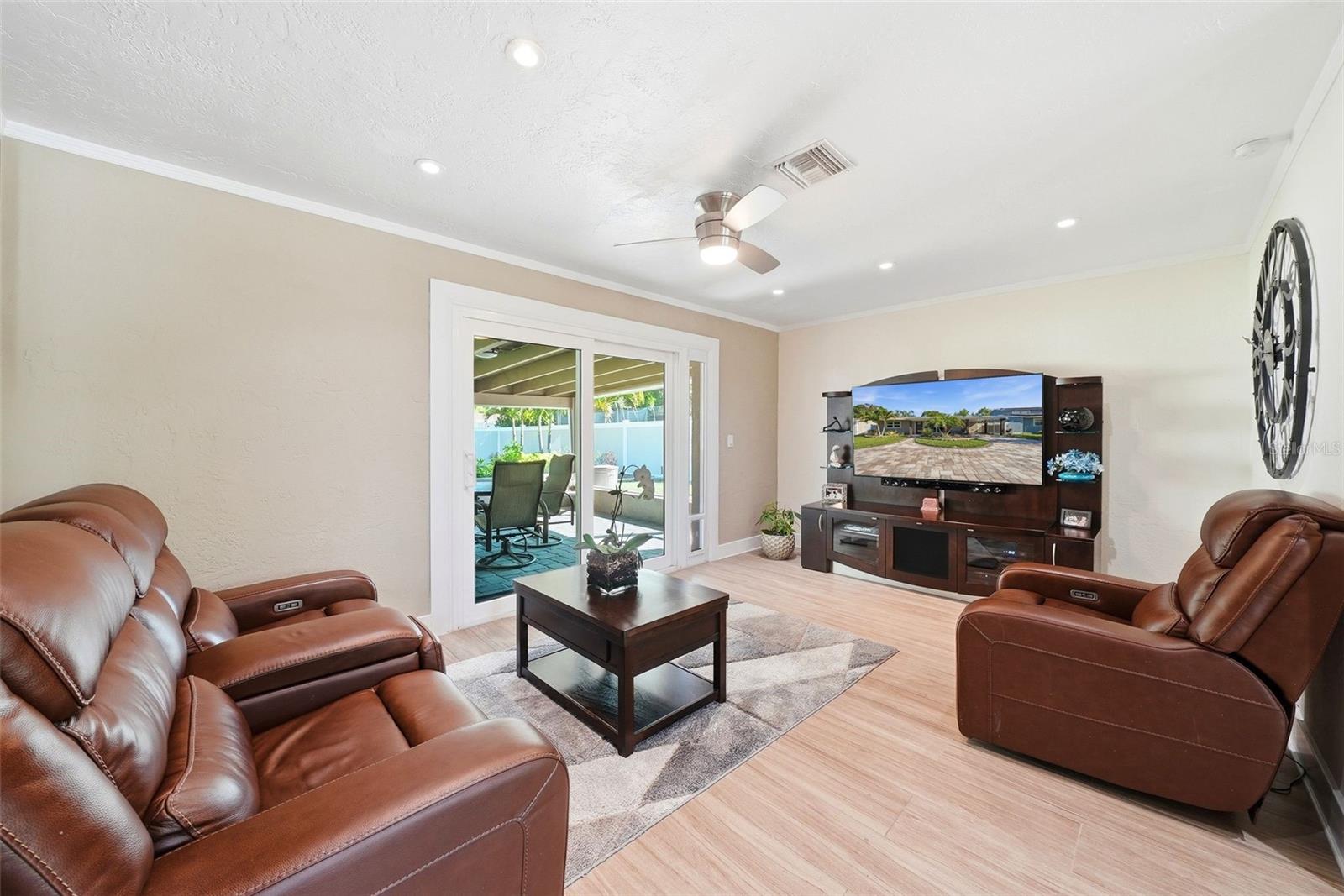 Image 12 of 42 For 471 42nd Avenue Ne